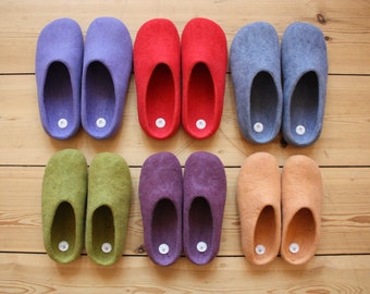 Felt slippers / size: S = 36 -38, M = 39 - 41 & L = 42 - 44  / 100% wool / round felted without seam