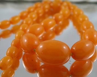 Free post....Gorgeous vintage 1930 genuine Bakelite large graduated bead necklace, butterscotch colour beads heavy 62 gm necklace tested 24"