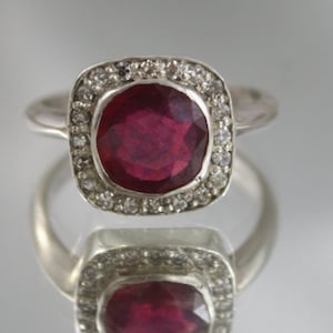 Gratis Versand...Antike Art Deco quadratischer 2,5Karat Rubin Halo Diamant Ring 18kt Gold, DIA Zertifikat Bewertung, Größe USA 7,75 UK Q,
