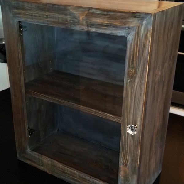 Vitrine rustique ou cas à collectionner