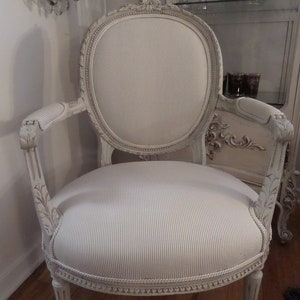 Hermosa antigua francesa Louis Roses tallas silla de brazo Paris Apatment Shabby Chic