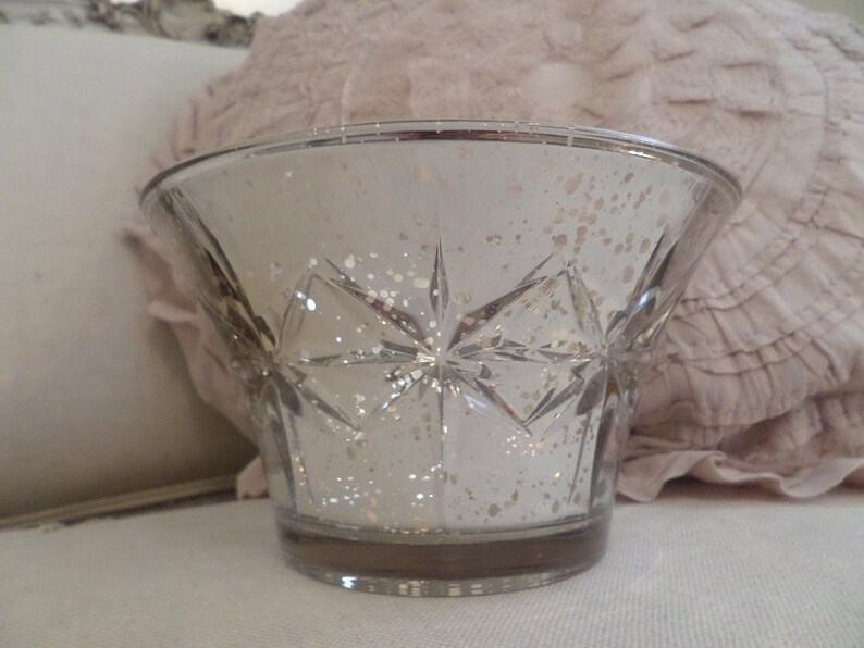 Beautiful Shabby Chic Ornate Silver Mercury Glass Bowl Vintage Image 0