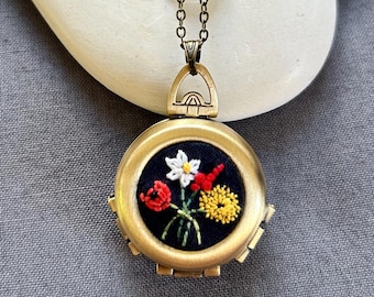 Family Birth flower hand embroidered necklace 4 photos locket Personalized gift Family Photo necklace Floral locket Gift for Mom Custom gift