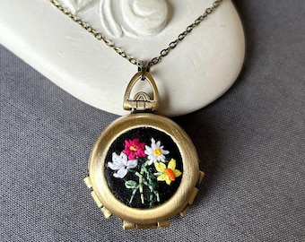 Family Birth flower hand embroidered necklace 4 photos locket Personalized gift Family Photo necklace Floral locket Gift for Mom Custom gift