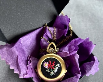 Mother's Day Gift Family Birth flower hand embroidered necklace Personalized gift Family Floral locket Gift for Mom Custom gift