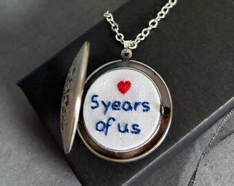Regalo de aniversario de bodas para esposo Regalo personalizado para él Regalo personalizado para hombres Regalo bordado a mano para él Collar con medallón para hombres
