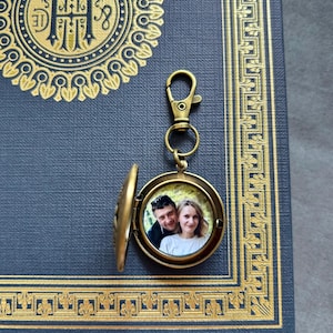 Personalized photo locket keychain Custom gift for him Gift for boyfriend Key chain locket with photo Gift for couple Gift for dad