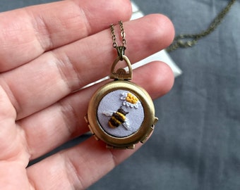 Embroidered bee necklace Insect necklace Yellow and White Bee jewelry Bee lovers gift Bee pendant Daisy and bee locket Bee locket Beetle