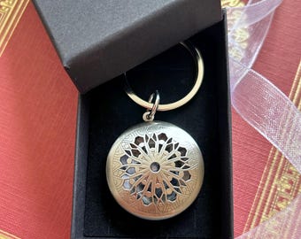 Llavero con relicario fotográfico personalizado - Llavero con relicario fotográfico personalizado Regalo por la pérdida de una mascota Regalo de duelo por la pérdida de una mascota Relicario en memoria de una mascota Relicario secreto