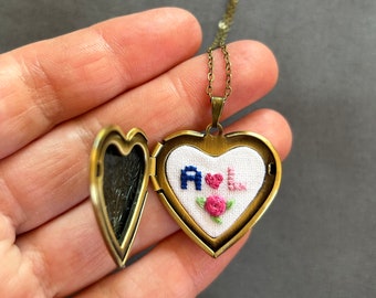Regalo personalizado para ella Collar con medallón de corazón Regalo del segundo aniversario de bodas para ella Regalo de aniversario de algodón Collar de corazón Joyas de corazón