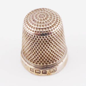 A small fully hallmarked Sterling Silver Thimble ~ 1926