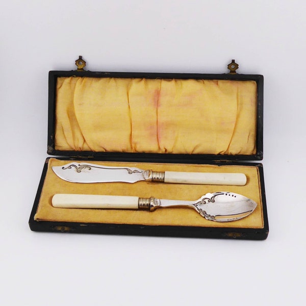 A cased set of matched vintage silver plated Jam Spoon and Butter Knife