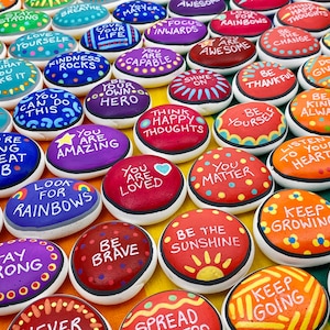 Bulk Positivity Pebbles – Set of 20-100 Hand-Painted Personalised Inspirational Stones for Mindfulness & Gifts