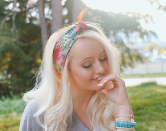 Pañuelo para la cabeza con estampado tie-dye arcoíris
