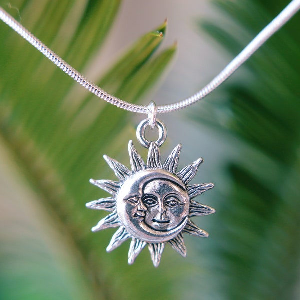 Collar Sol y Luna bañado en plata.