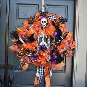 Halloween Wreath, Skeleton Wreath, Skull Wreath, Orange and Black wreath, Fall Wreath, Ready to Ship, scary wreath, door Halloween wreath