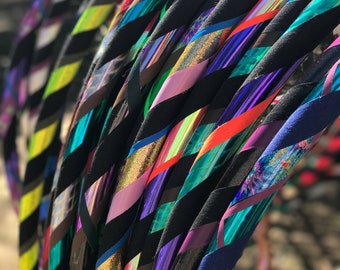 Reise-Hula-Hoop-Angebot für Anfänger – Überraschungsfarben mit den klassischen samtweichen Stoffgriffen von Hoopy Frood