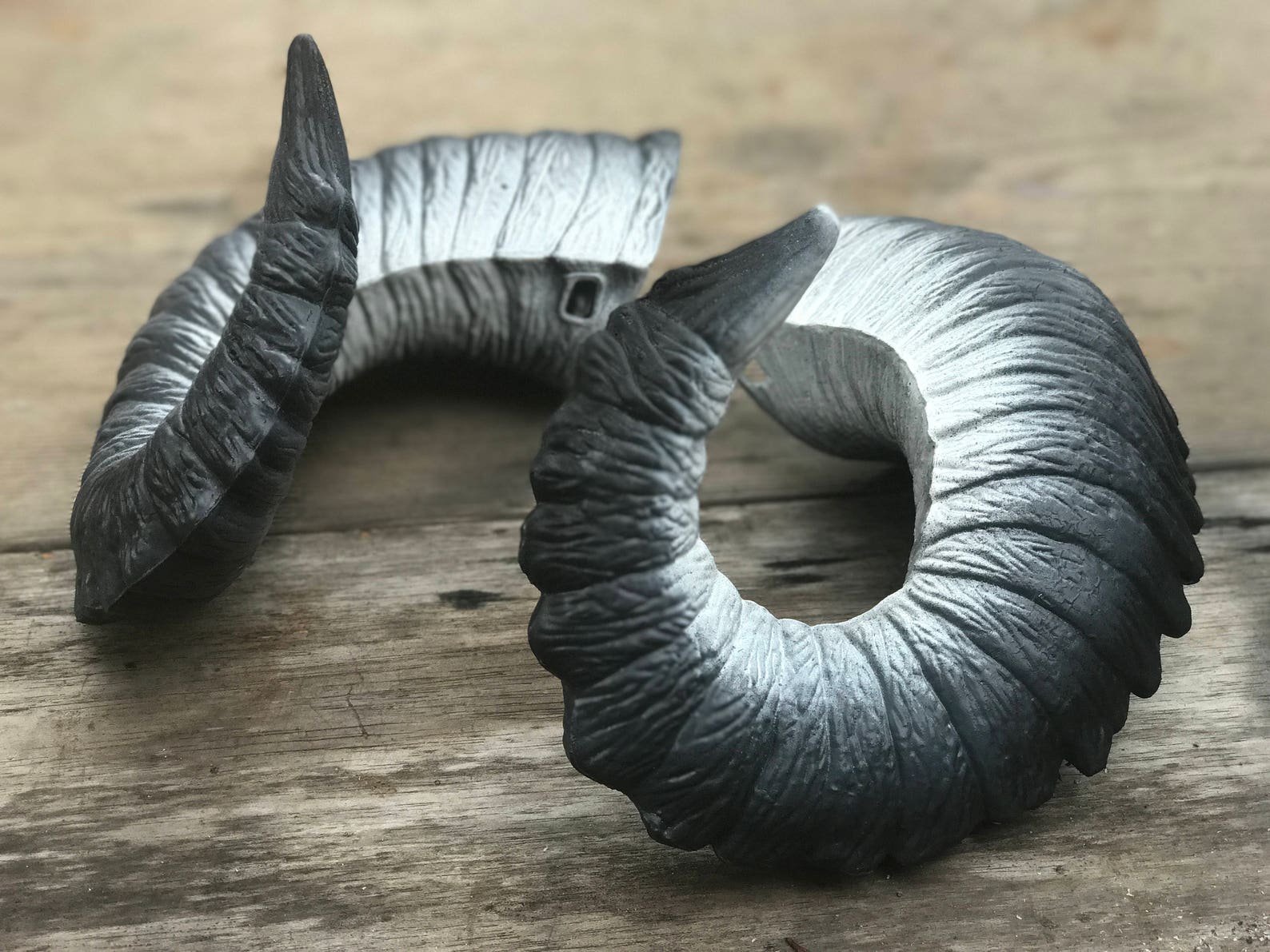 Cosplay Ram Horns Sharky Demon Horns by Hoopy Frood 画 像 1.