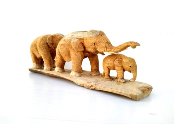 木製の象の彫刻、象の像、象の芸術、木彫り、象の家族、動物の置物、象