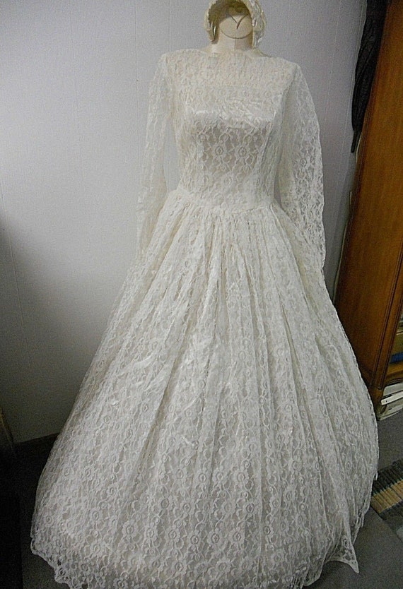 True Vintage 1940s 50s Lace & Satin Wedding Dress 