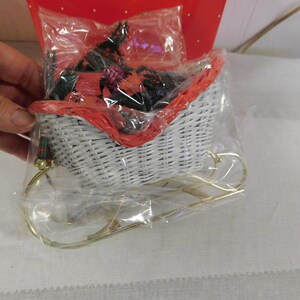 Avon Snow Bells In The Snow Potpourri Wicker Sleigh with Winter Pine Potpourri NEW