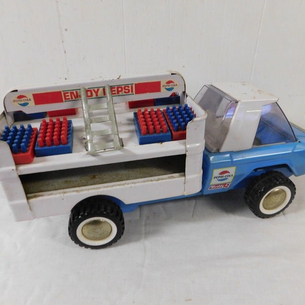 1970s Era Buddy L Pressed Steel 15 " Pepsi Delivery Truck w/ Bottles & Hand Carts