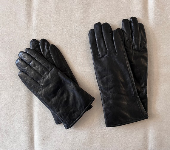2 pairs of black leather vintage gloves, soft insu