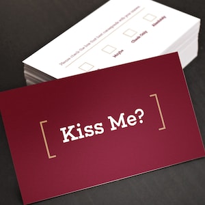 Flirty Gag Cadeaubonnen | Kiss Me Kaarten | Date Night | Romantisch cadeau | Cadeau voor man | Cadeau voor vrouw | 30 pak kaarten