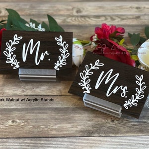 Mr. & Mrs. Wedding Acrylic Head Table Sign | Bride and Groom Wreath Acrylic Wood Sign | Rustic Wedding Decor Sign
