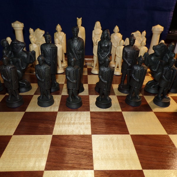 New Vintage 1958 ANRI Toriart ROMANS vs TEUTONS Chess Set with Storage And Board