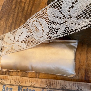 Filet lace Antique linen lace hand done