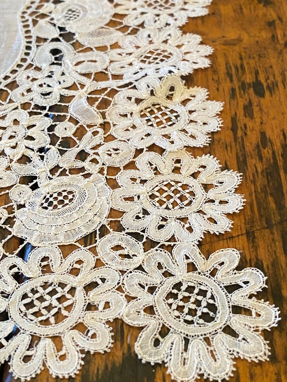 Honiton Antique Lace hand done wedding hanky/doil… - image 3