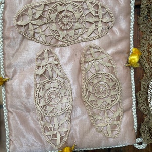 Handmade Reticelli Lace Fine hand done lace oval inset