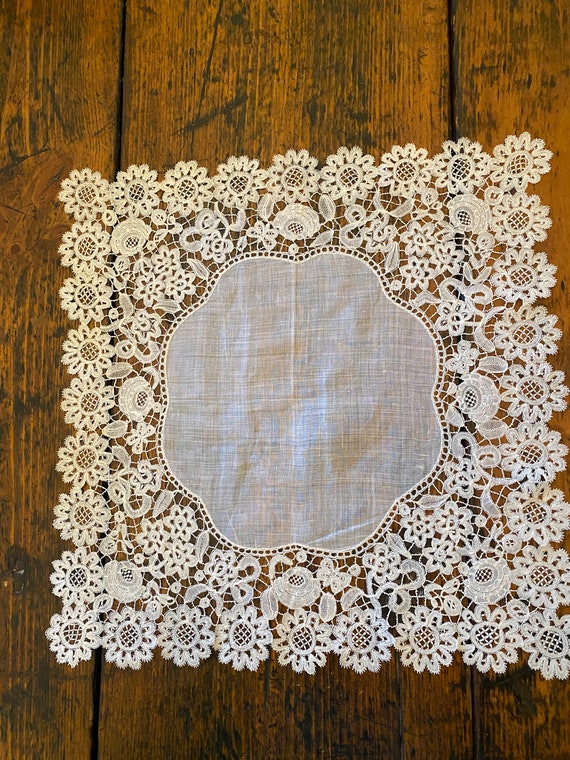 Honiton Antique Lace hand done wedding hanky/doil… - image 9