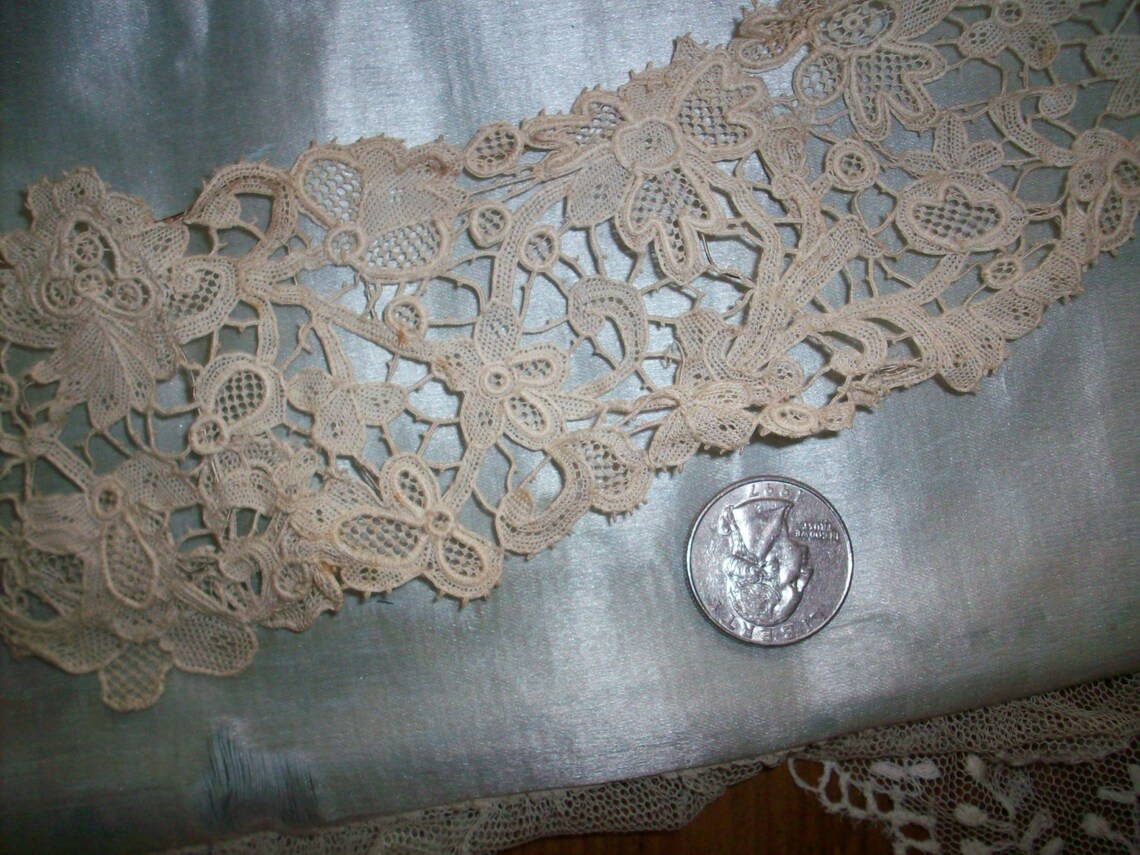 Antique Hand Done Needle Lace Collar Piece With Stays Etsy