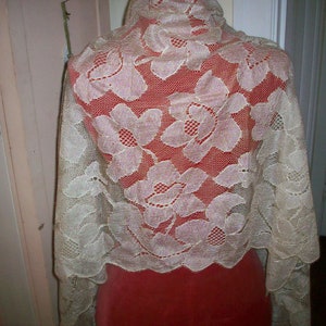 Gorgeous shawl antique Blonde lace ivory color