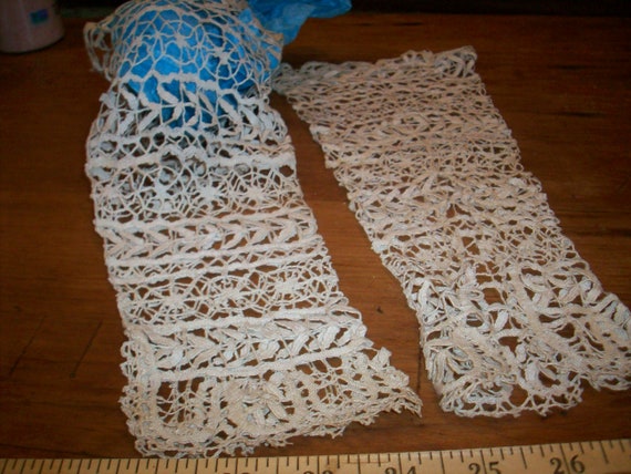 Hand done gloves fingerless lace antique