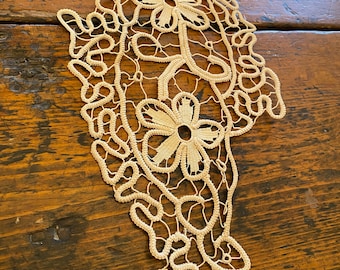 Hand done Romanian lace piece of a lovely design