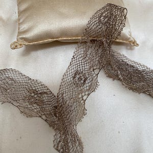 Antico pizzo in vero metallo argento/oro, autentico metraggio del 1900