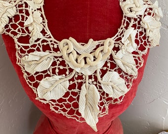 Spectacular Antique lace collar hand done Irish lace 1800s antique
