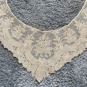 Antique lace collar Point de Gaze early 1800s