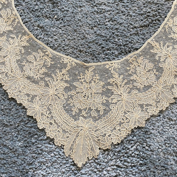 Antique lace collar Point de Gaze early 1800s