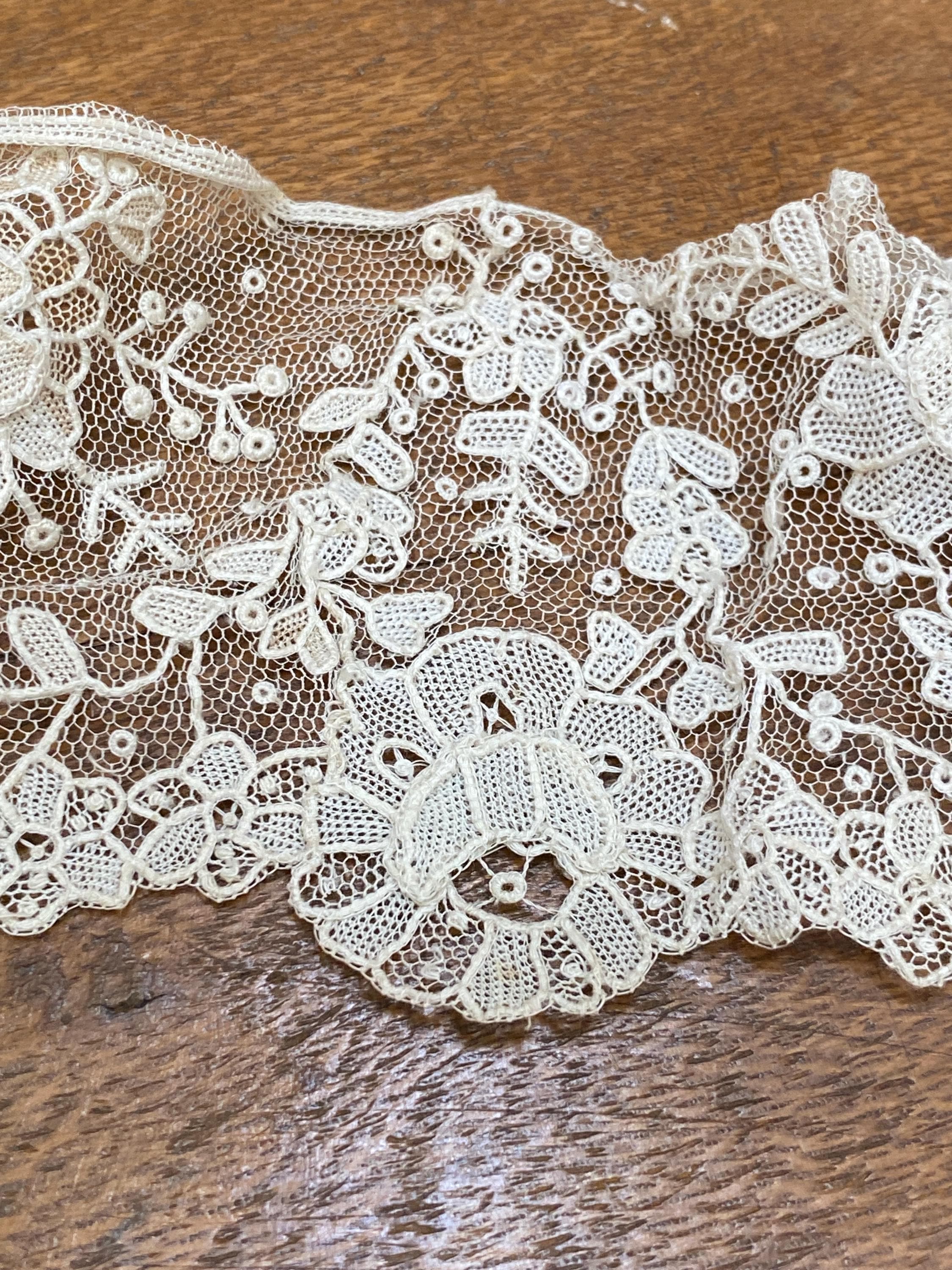 Antique Lace Point De Gaze 1800s Antique Lace Delicate Design 2.75