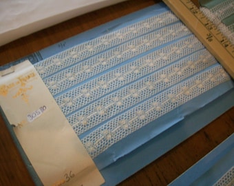 Deco vintage French white cotton lace lovely design