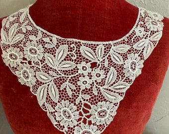 Antique lace collar of Venetian type lace cotton 1920s