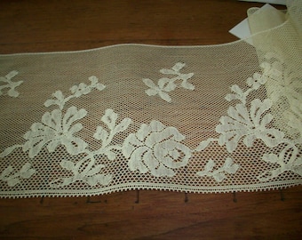 Antique very fine cotton lace beautiful pattern butter cream color