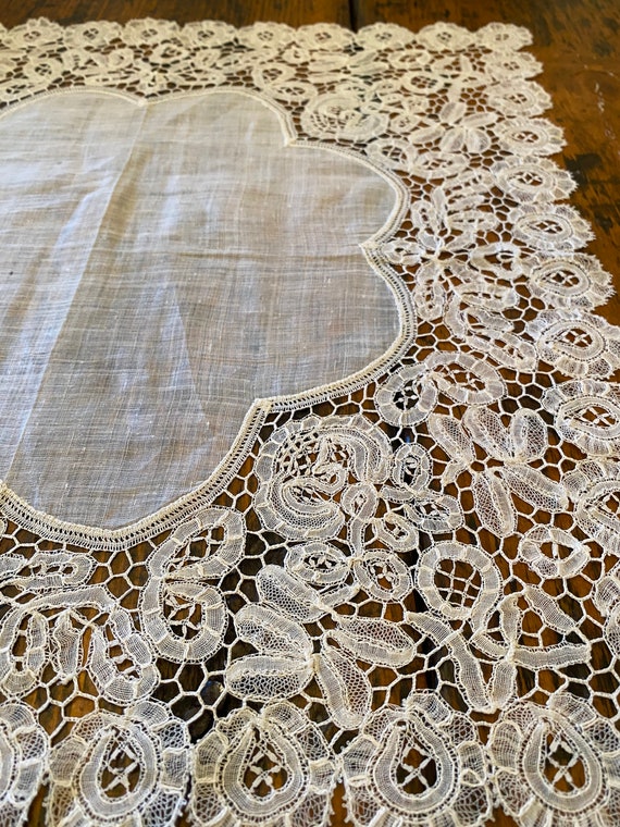 Honiton Antique Lace hand done wedding hanky/doil… - image 1