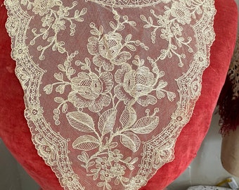 Antique lace collar of embroidered cotton netting 1920s