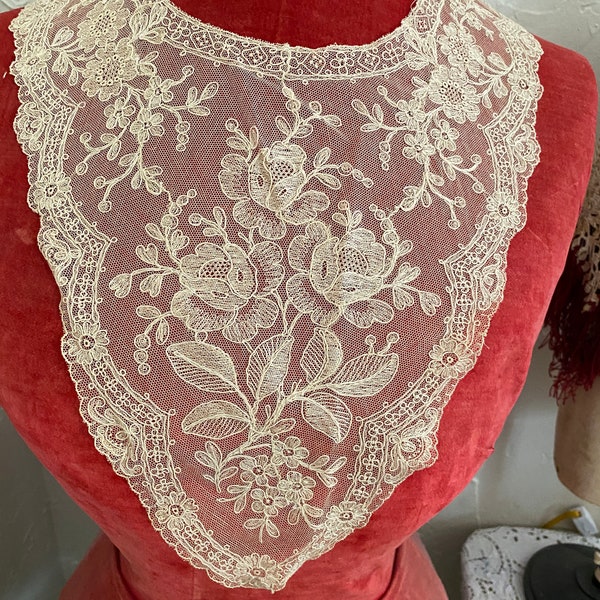 Antique lace collar of embroidered cotton netting 1920s