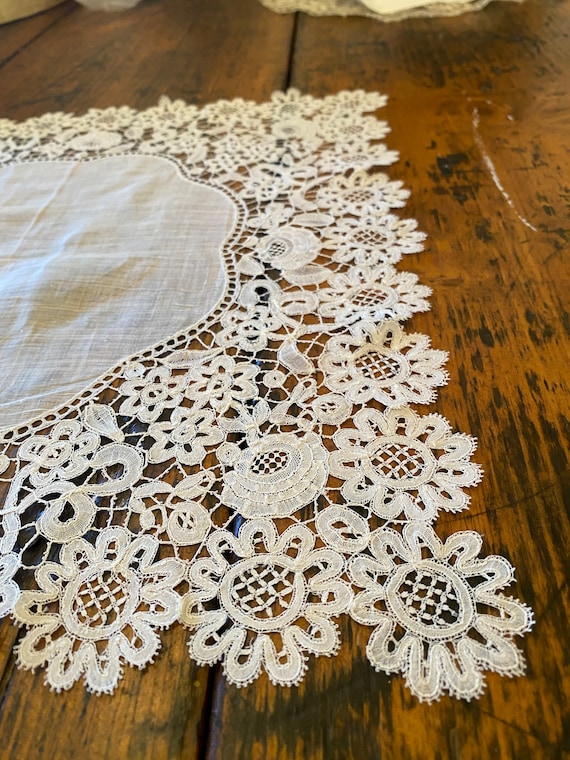 Honiton Antique Lace hand done wedding hanky/doil… - image 2